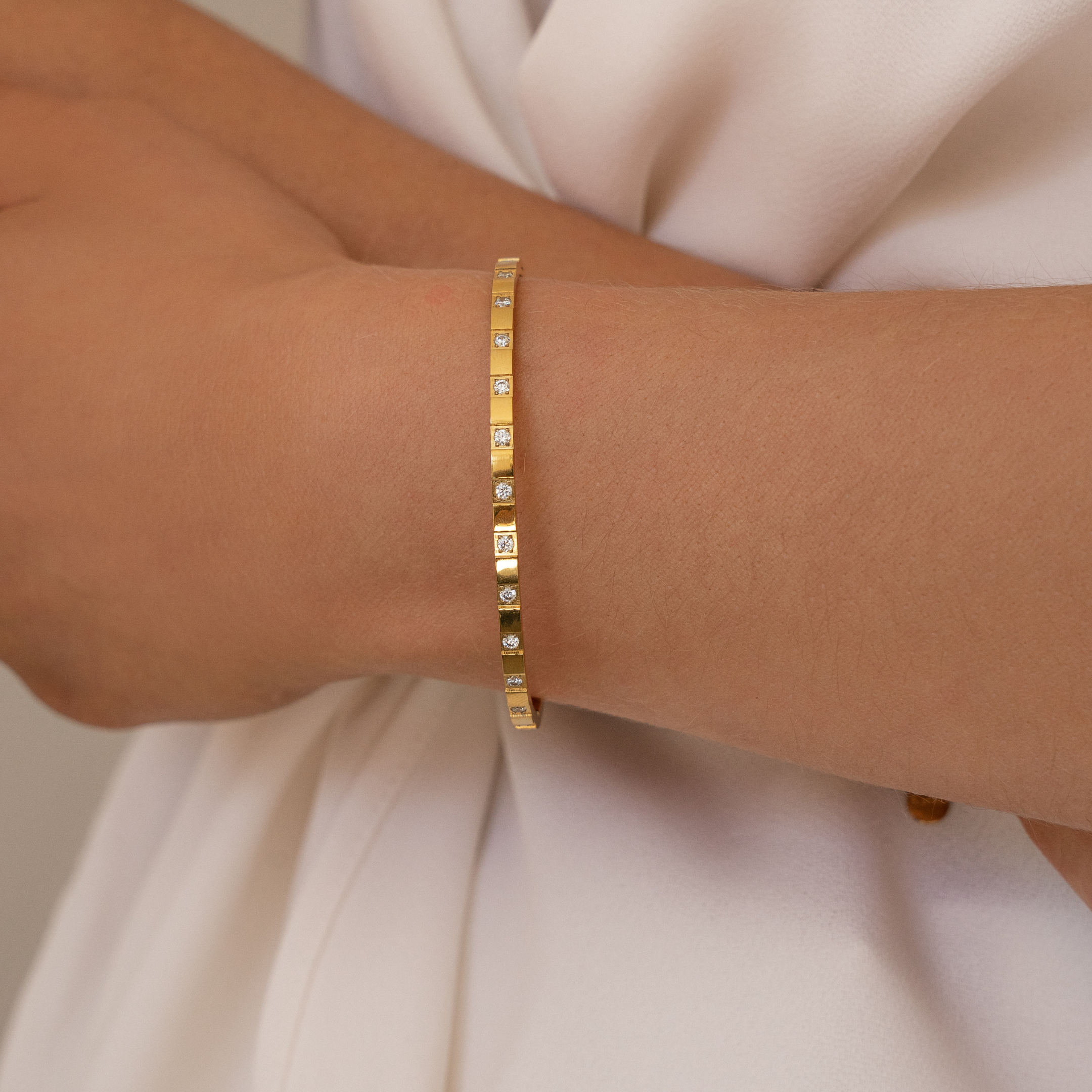 Zirconia bangle bracelet