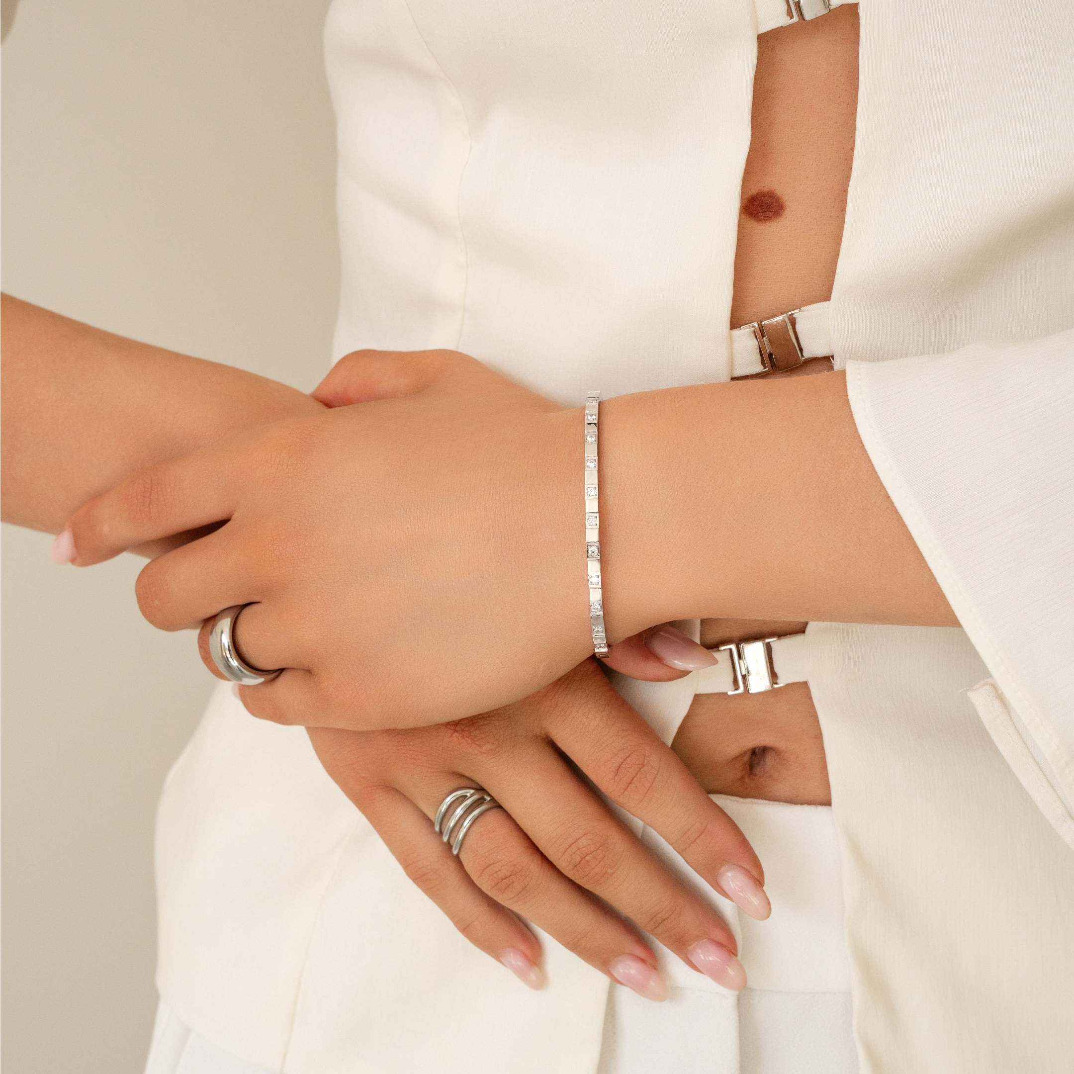 Zirconia bangle bracelet
