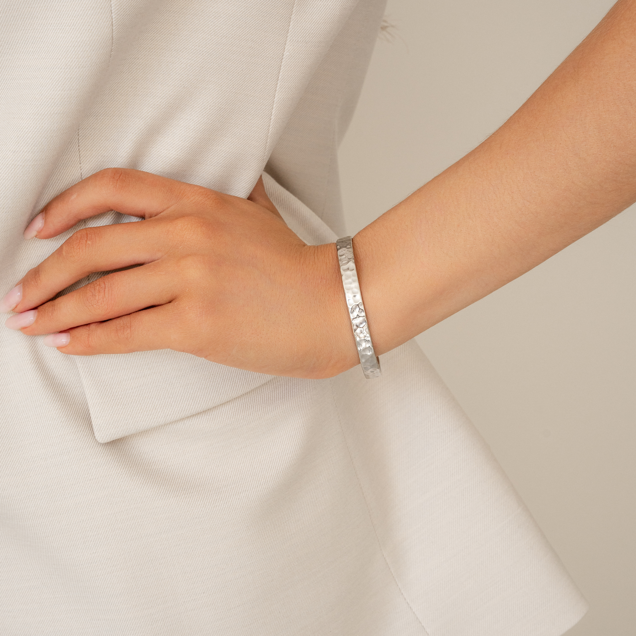 Cuff bangle armband