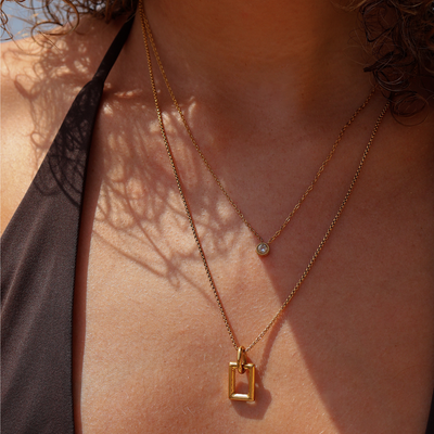 Minimalistische Kette mit Stein