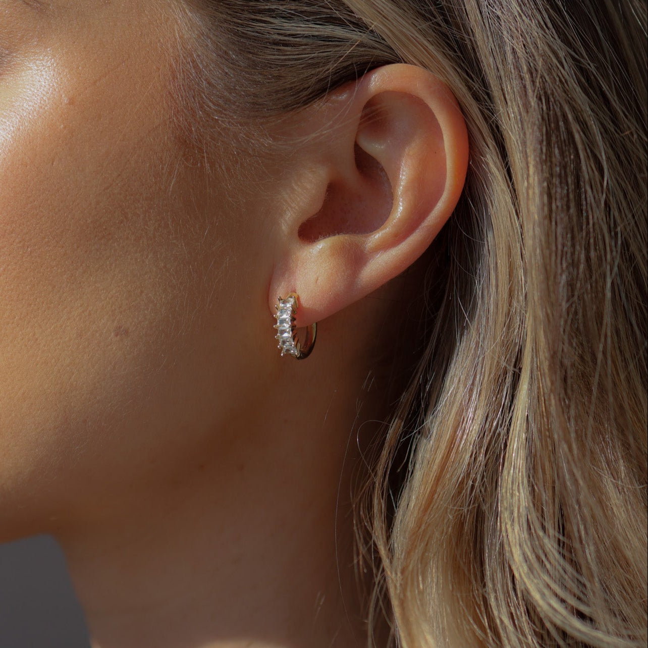 14k goud verguld waterproof oorbellen met zirkonia steentjes classy